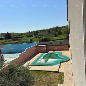 Prodajemo kuću sa pet apartmana na odličnoj lokaciji!