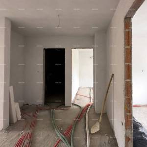 Prodajemo stan  na odličnoj lokaciji!  Kaštanjer, manja zgrada. Blizina nove bolnice.