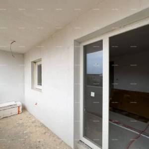 Prodajemo stan  na odličnoj lokaciji!  Kaštanjer, manja zgrada. Blizina nove bolnice.