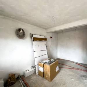 Prodajemo stan  na odličnoj lokaciji!  Kaštanjer, manja zgrada. Blizina nove bolnice.