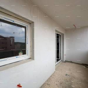 Prodajemo stan  na odličnoj lokaciji!  Kaštanjer, manja zgrada. Blizina nove bolnice.