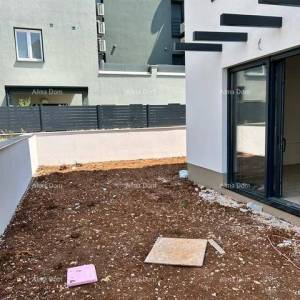 Prodajemo stan u novogradnji sa vrtom!  ŠTINJAN.