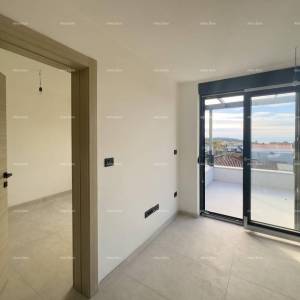 Prodajemo stan u novoj zgradi u Banjolama.