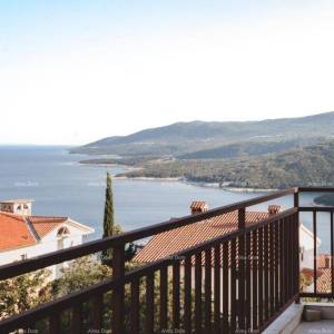 Prodajemo stan u Rapcu sa pogledom na more.