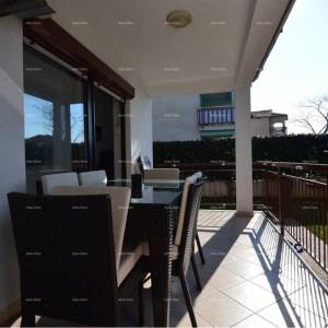 Prostran stan s dvorištem, Tar