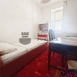 PROSTRAN TROSOBAN STAN SA TERASOM I VRTOM - IZVRSNA LOKACIJA