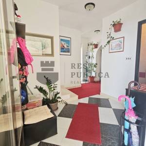 PROSTRAN TROSOBAN STAN SA TERASOM I VRTOM - IZVRSNA LOKACIJA