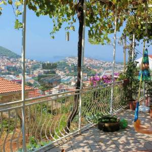 PROSTRAN TROSOBAN STAN SA TERASOM I VRTOM - IZVRSNA LOKACIJA