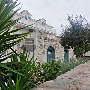 PROSTRANA ETAŽIRANA KUĆA U ČIBAČI - ŽUPA DUBROVAČKA