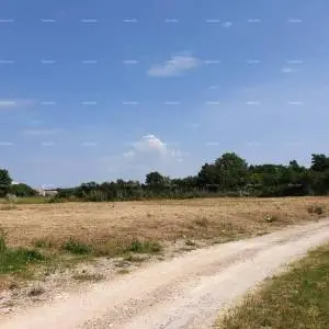 Prostrana građevinska parcela od 1700 m² u Šišanu - idealna prilika za vaš dom ili investiciju