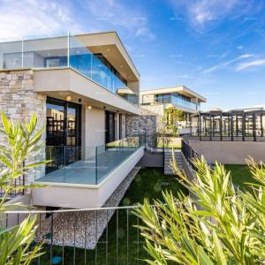 Prvi red do mora! Luksuzna kuća u Umagu, 300 m od mora - savršena za obitelj s modernim sadržajima