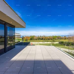 Prvi red do mora! Luksuzna kuća u Umagu, 300 m od mora - savršena za obitelj s modernim sadržajima