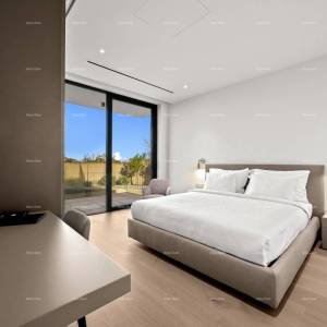 Prvi red do mora! Luksuzna kuća u Umagu, 300 m od mora - savršena za obitelj s modernim sadržajima