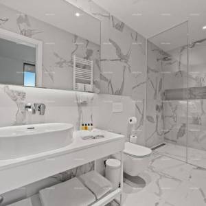 Prvi red do mora! Luksuzna kuća u Umagu, 300 m od mora - savršena za obitelj s modernim sadržajima