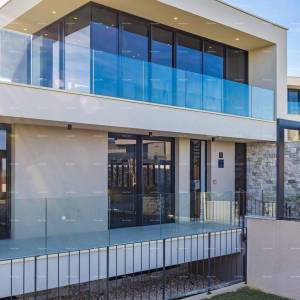 Prvi red do mora! Luksuzna kuća u Umagu, 300 m od mora - savršena za obitelj s modernim sadržajima