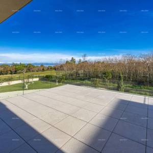 Prvi red do mora! Luksuzna kuća u Umagu, 300 m od mora - savršena za obitelj s modernim sadržajima