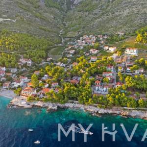 Prvoklasno građevinsko zemljište sa projektom u Ivan Dolcu