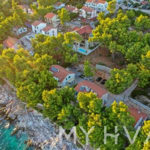 Prvoklasno građevinsko zemljište sa projektom u Ivan Dolcu