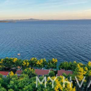 Prvoklasno građevinsko zemljište sa projektom u Ivan Dolcu