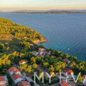 Prvoklasno građevinsko zemljište sa projektom u Ivan Dolcu