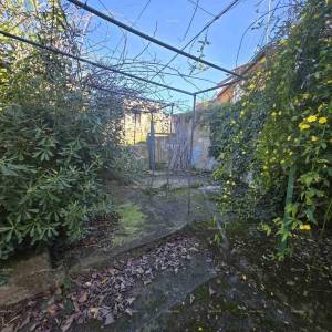 Pula blizina nove Pulske bolnice. Kaštanjer – kuća s dva odvojena stana, garažom i vrtom od 250 m2 - prodaja!