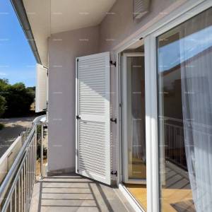 Pula. Kuća , blizina obilaznice. Periferija grada, miran dio.