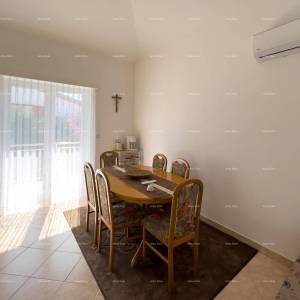 Pula. Kuća , blizina obilaznice. Periferija grada, miran dio.