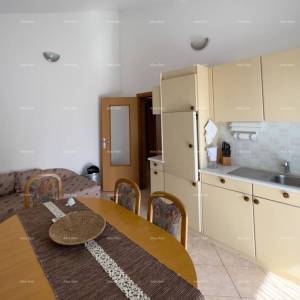 Pula. Kuća , blizina obilaznice. Periferija grada, miran dio.