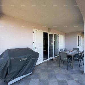 Pula. Kuća , blizina obilaznice. Periferija grada, miran dio.