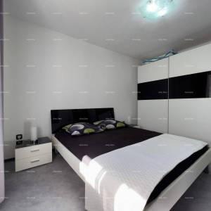 Pula. Kuća , blizina obilaznice. Periferija grada, miran dio.