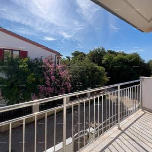 Pula. Kuća , blizina obilaznice. Periferija grada, miran dio.