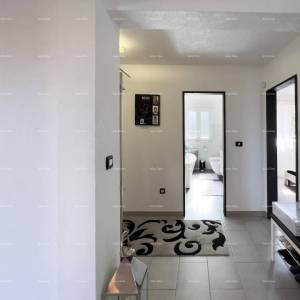 Pula. Kuća , blizina obilaznice. Periferija grada, miran dio.