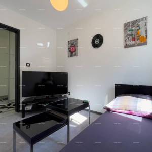 Pula. Kuća , blizina obilaznice. Periferija grada, miran dio.