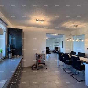 Pula. Kuća , blizina obilaznice. Periferija grada, miran dio.