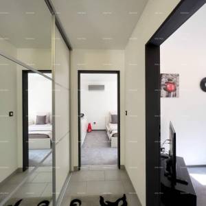 Pula. Kuća , blizina obilaznice. Periferija grada, miran dio.