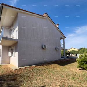 Pula. Kuća , blizina obilaznice. Periferija grada, miran dio.