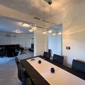 Pula. Kuća , blizina obilaznice. Periferija grada, miran dio.