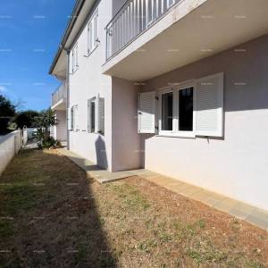 Pula. Kuća , blizina obilaznice. Periferija grada, miran dio.