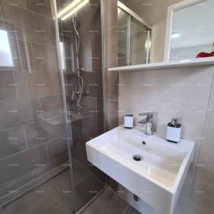 Pula! Kuća s 15 soba i s bazenom! Lokacija Veli vrh.