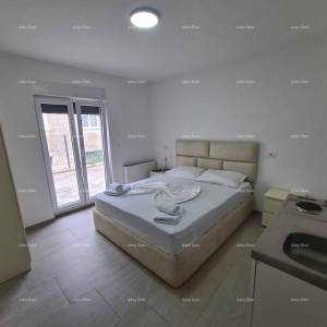 Pula! Kuća s 15 soba i s bazenom! Lokacija Veli vrh.