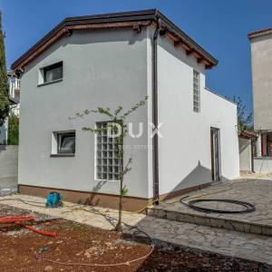 PULA, MEDULIN - novo uređena kuća s bazenom i predivnom okućnicom samo 300 metara od mora