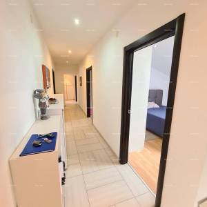 Pula Šišan. Kuća s poslovnim prostorom!