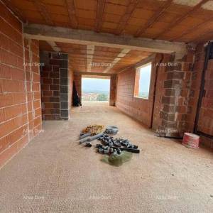 Pula. Veli Vrh, veliki stan sa 3 spavaće sobe. 3 km do centra Fažane.