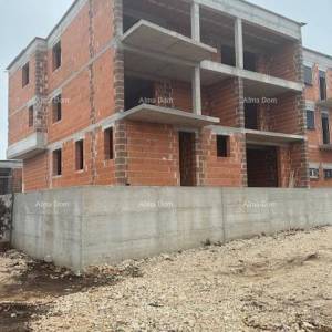 Pula. Veli Vrh, veliki stan sa 3 spavaće sobe. 3 km do centra Fažane.