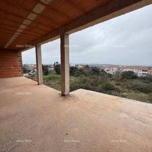 Pula. Veli Vrh, veliki stan sa 3 spavaće sobe. 3 km do centra Fažane.