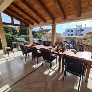 Pula. Zelenika! Samostojeća kuća! 50 metara do plaže! Pogled more!