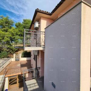 Pula. Zelenika! Samostojeća kuća! 50 metara do plaže! Pogled more!