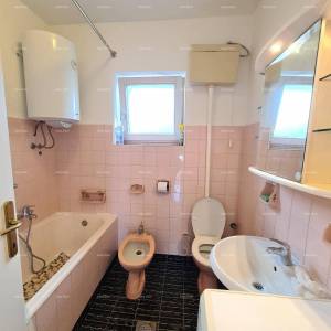 Pula. Zelenika! Samostojeća kuća! 50 metara do plaže! Pogled more!