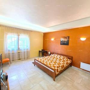 Pula. Zelenika! Samostojeća kuća! 50 metara do plaže! Pogled more!