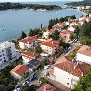 Pula. Zelenika! Samostojeća kuća! 50 metara do plaže! Pogled more!